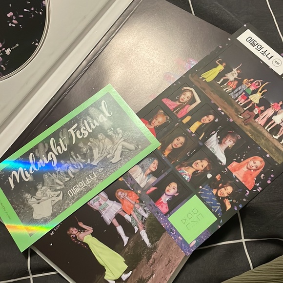 Loona Midnight Festival Albums (bundle) NO photocards - Picture 3 of 3